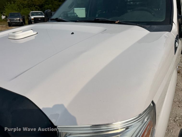 image for item ET3129 2016 Ford F350 Super Duty XL Crew Cab flatbed pickup truck