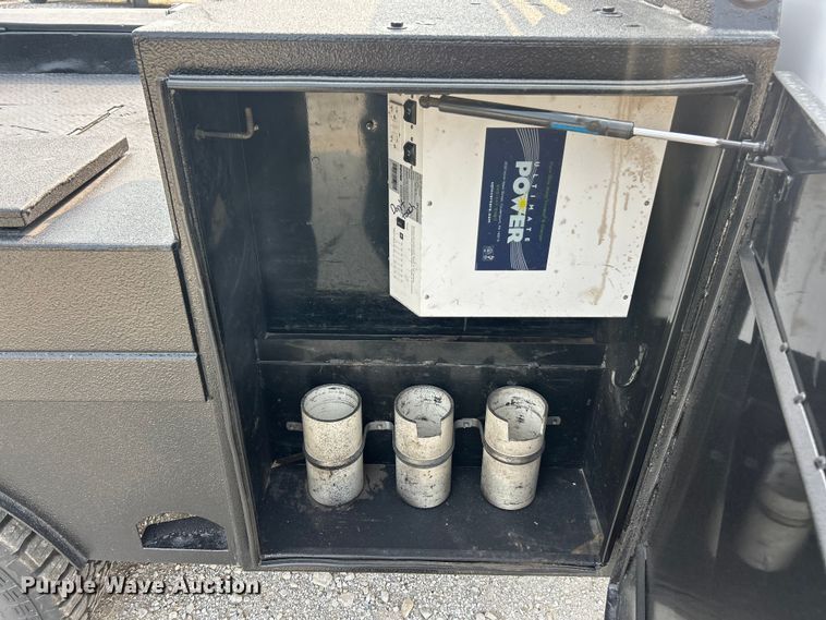 image for item ET3129 2016 Ford F350 Super Duty XL Crew Cab flatbed pickup truck