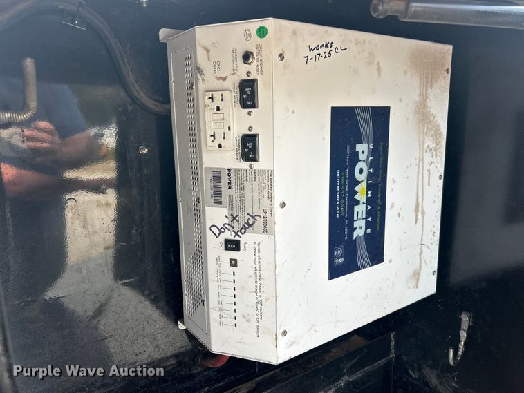 image for item ET3129 2016 Ford F350 Super Duty XL Crew Cab flatbed pickup truck