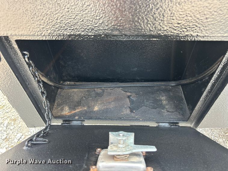 image for item ET3129 2016 Ford F350 Super Duty XL Crew Cab flatbed pickup truck