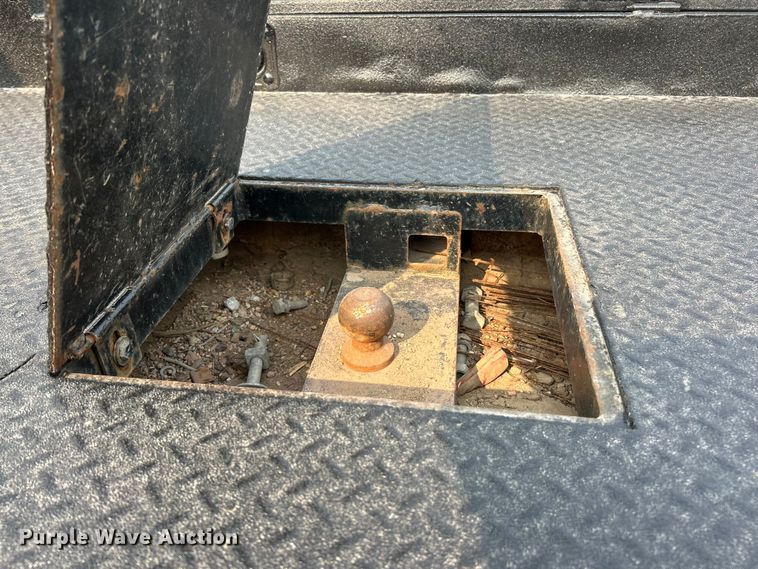 image for item ET3129 2016 Ford F350 Super Duty XL Crew Cab flatbed pickup truck