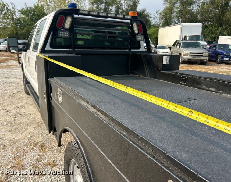 image for item ET3129 2016 Ford F350 Super Duty XL Crew Cab flatbed pickup truck