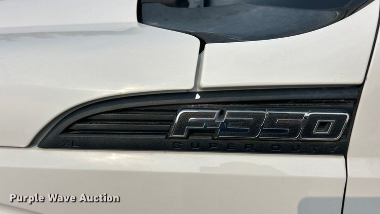 image for item ET3129 2016 Ford F350 Super Duty XL Crew Cab flatbed pickup truck