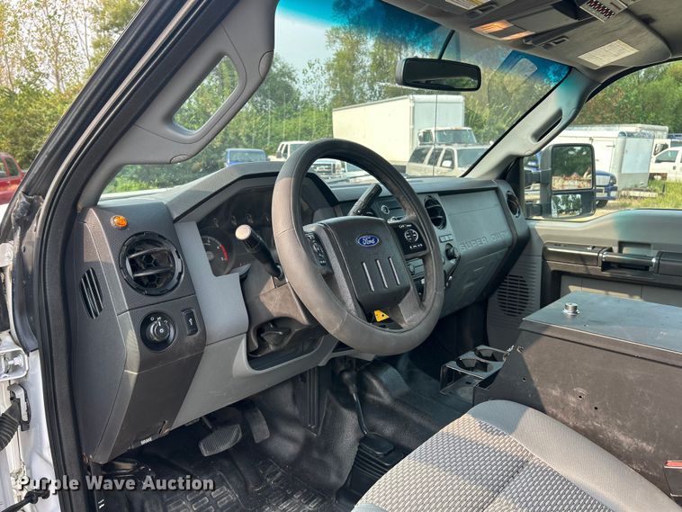 image for item ET3129 2016 Ford F350 Super Duty XL Crew Cab flatbed pickup truck