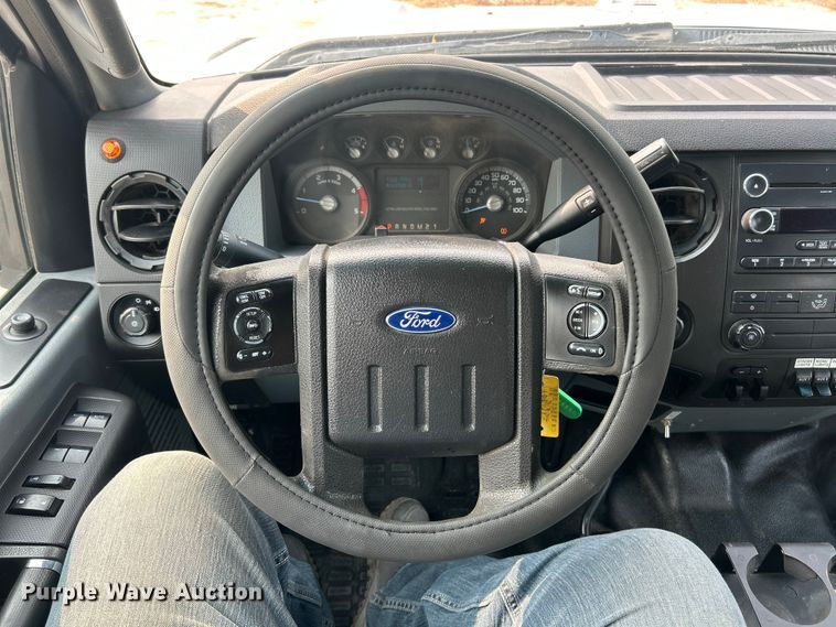 image for item ET3129 2016 Ford F350 Super Duty XL Crew Cab flatbed pickup truck