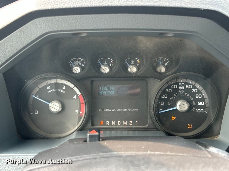 image for item ET3129 2016 Ford F350 Super Duty XL Crew Cab flatbed pickup truck