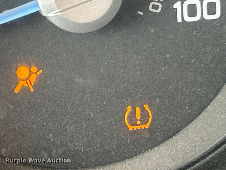 image for item ET3129 2016 Ford F350 Super Duty XL Crew Cab flatbed pickup truck