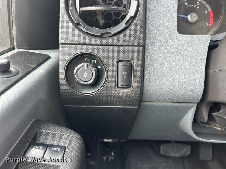 image for item ET3129 2016 Ford F350 Super Duty XL Crew Cab flatbed pickup truck