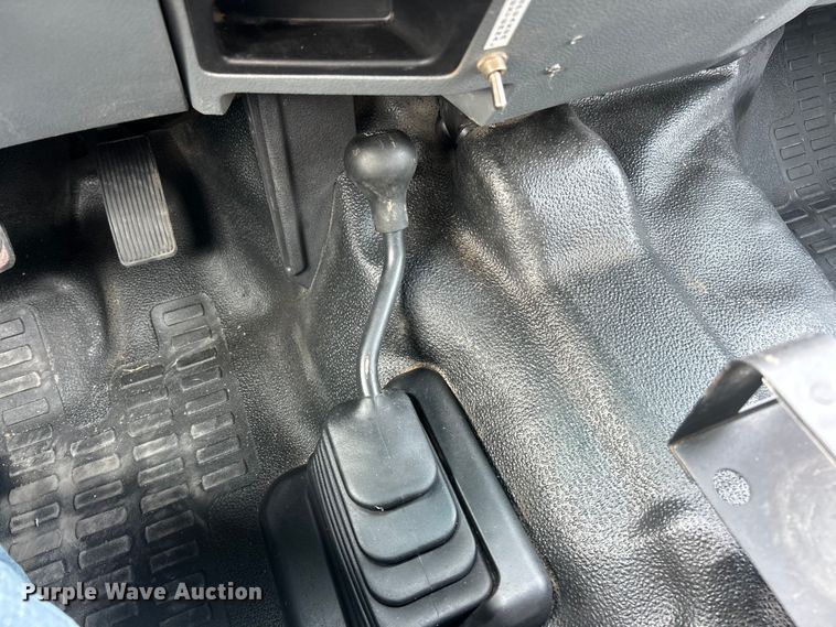 image for item ET3129 2016 Ford F350 Super Duty XL Crew Cab flatbed pickup truck