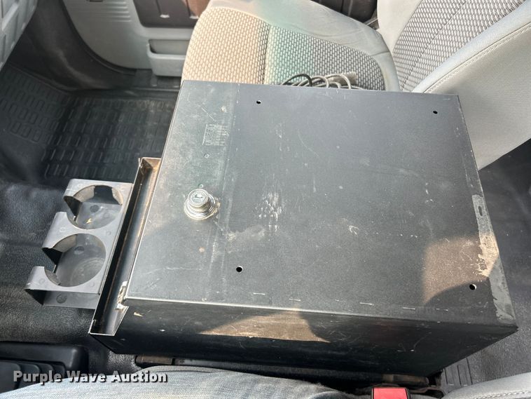 image for item ET3129 2016 Ford F350 Super Duty XL Crew Cab flatbed pickup truck