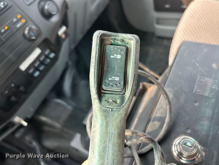 image for item ET3129 2016 Ford F350 Super Duty XL Crew Cab flatbed pickup truck