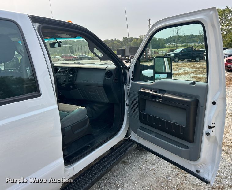 image for item ET3129 2016 Ford F350 Super Duty XL Crew Cab flatbed pickup truck