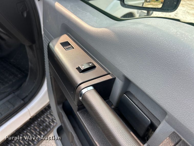 image for item ET3129 2016 Ford F350 Super Duty XL Crew Cab flatbed pickup truck