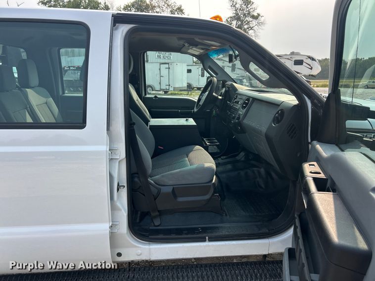 image for item ET3129 2016 Ford F350 Super Duty XL Crew Cab flatbed pickup truck