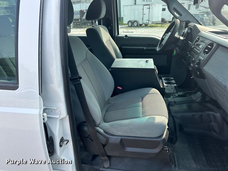 image for item ET3129 2016 Ford F350 Super Duty XL Crew Cab flatbed pickup truck