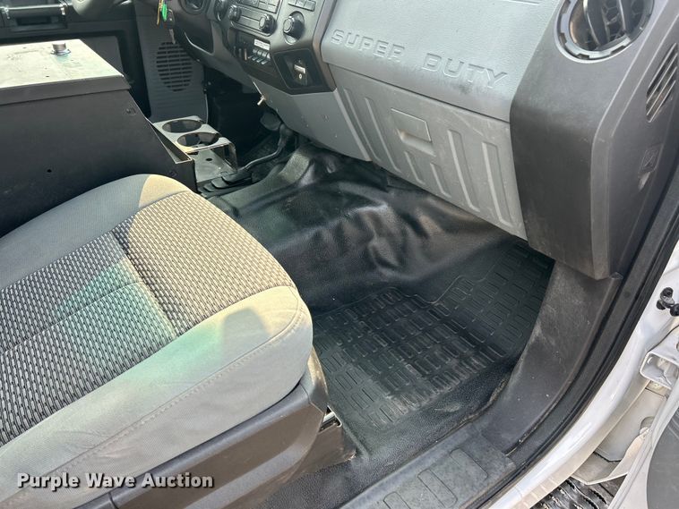 image for item ET3129 2016 Ford F350 Super Duty XL Crew Cab flatbed pickup truck