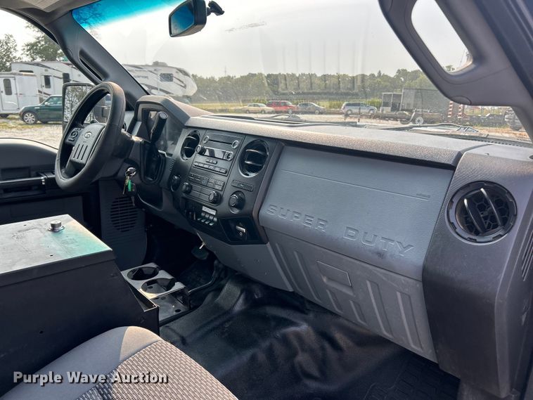 image for item ET3129 2016 Ford F350 Super Duty XL Crew Cab flatbed pickup truck