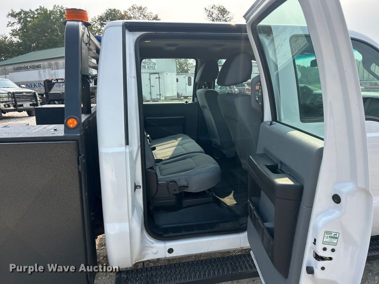 image for item ET3129 2016 Ford F350 Super Duty XL Crew Cab flatbed pickup truck