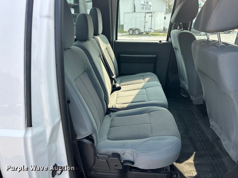 image for item ET3129 2016 Ford F350 Super Duty XL Crew Cab flatbed pickup truck