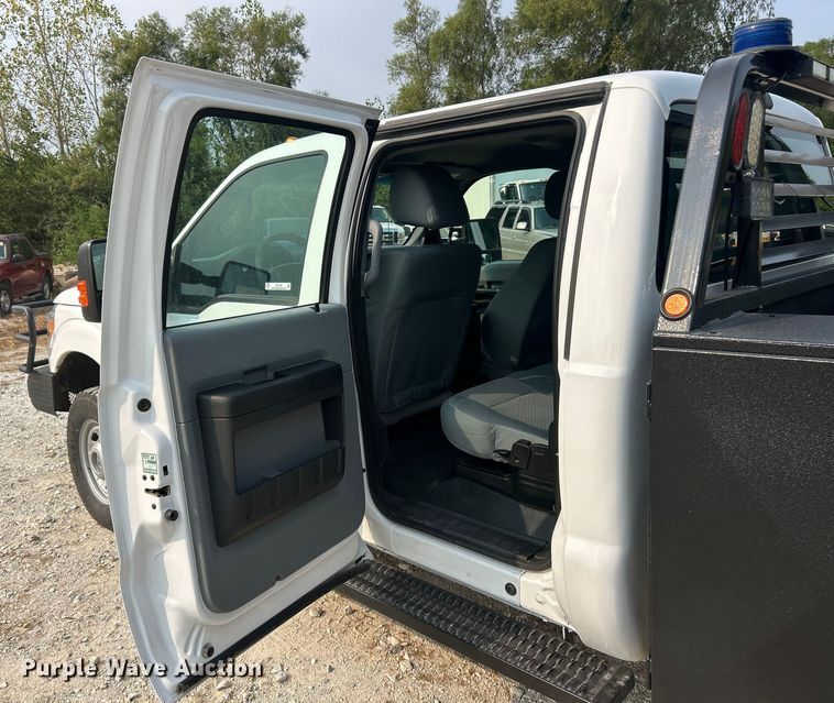 image for item ET3129 2016 Ford F350 Super Duty XL Crew Cab flatbed pickup truck