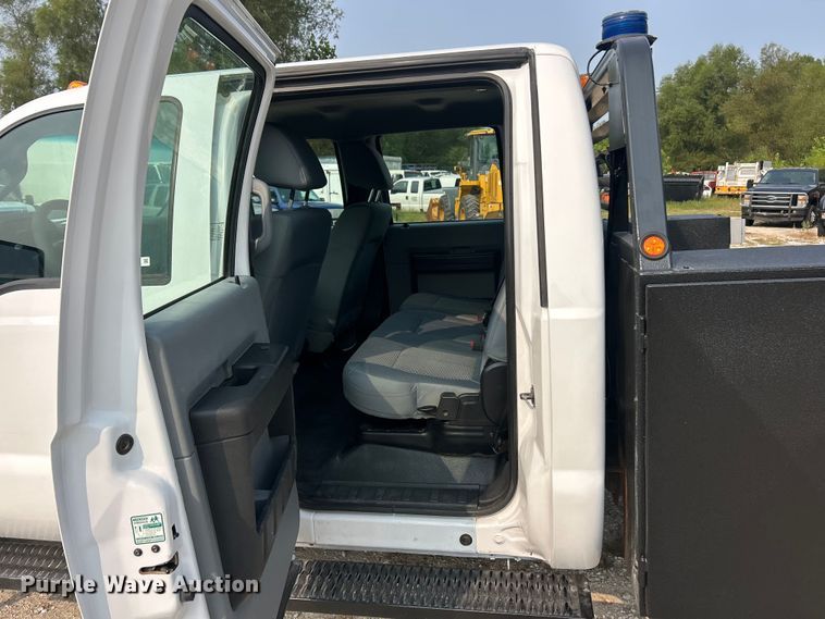 image for item ET3129 2016 Ford F350 Super Duty XL Crew Cab flatbed pickup truck