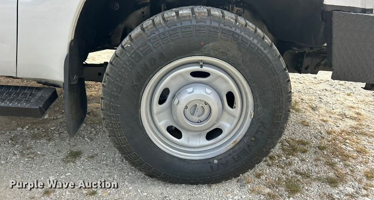 image for item ET3129 2016 Ford F350 Super Duty XL Crew Cab flatbed pickup truck