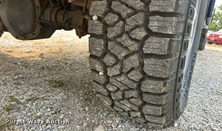 image for item ET3129 2016 Ford F350 Super Duty XL Crew Cab flatbed pickup truck