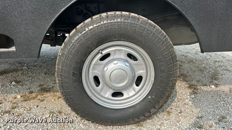 image for item ET3129 2016 Ford F350 Super Duty XL Crew Cab flatbed pickup truck