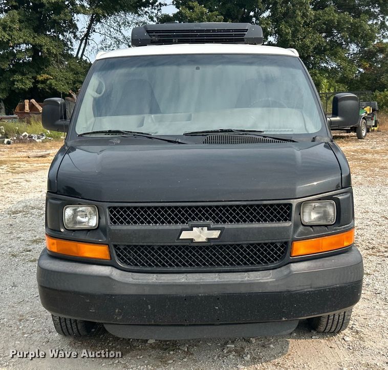 image for item ET3131 2005 Chevrolet Express 3500 refrigerated van