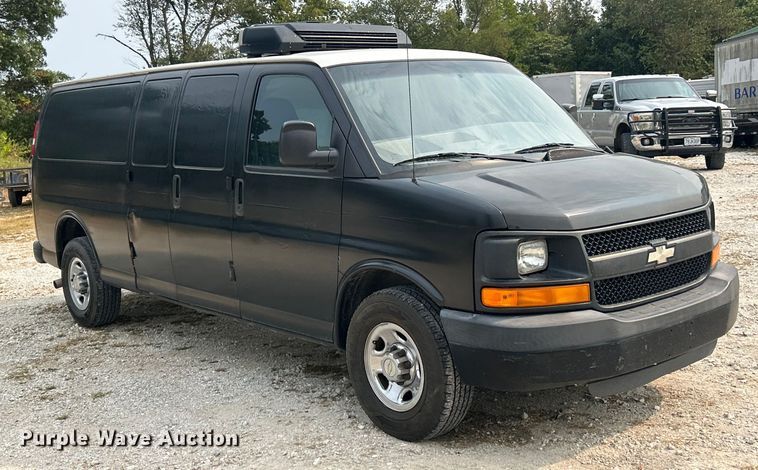 image for item ET3131 2005 Chevrolet Express 3500 refrigerated van