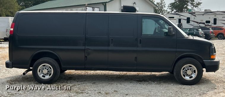 image for item ET3131 2005 Chevrolet Express 3500 refrigerated van
