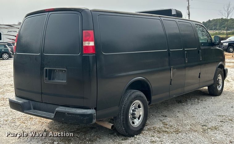 image for item ET3131 2005 Chevrolet Express 3500 refrigerated van