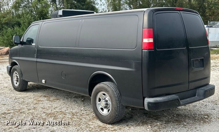image for item ET3131 2005 Chevrolet Express 3500 refrigerated van