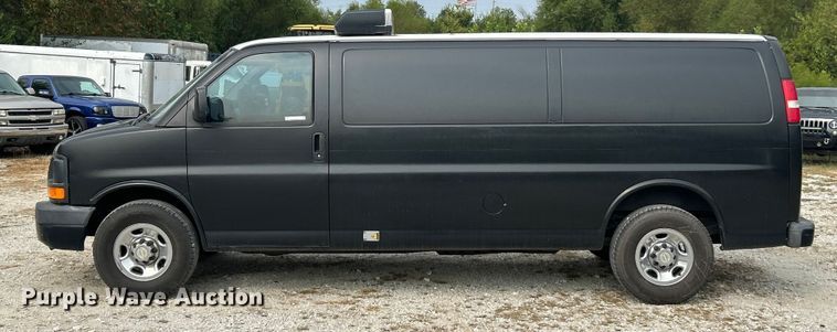 image for item ET3131 2005 Chevrolet Express 3500 refrigerated van
