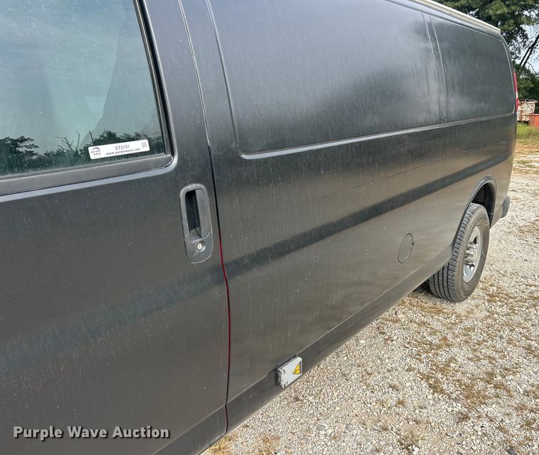 image for item ET3131 2005 Chevrolet Express 3500 refrigerated van