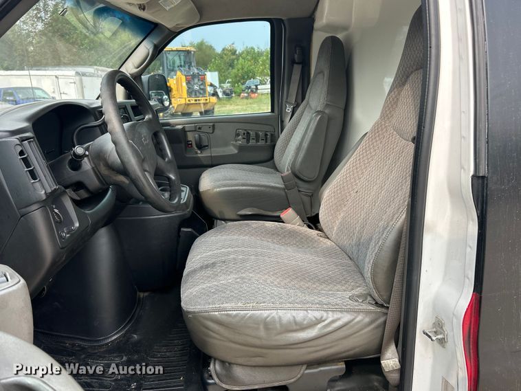 image for item ET3131 2005 Chevrolet Express 3500 refrigerated van