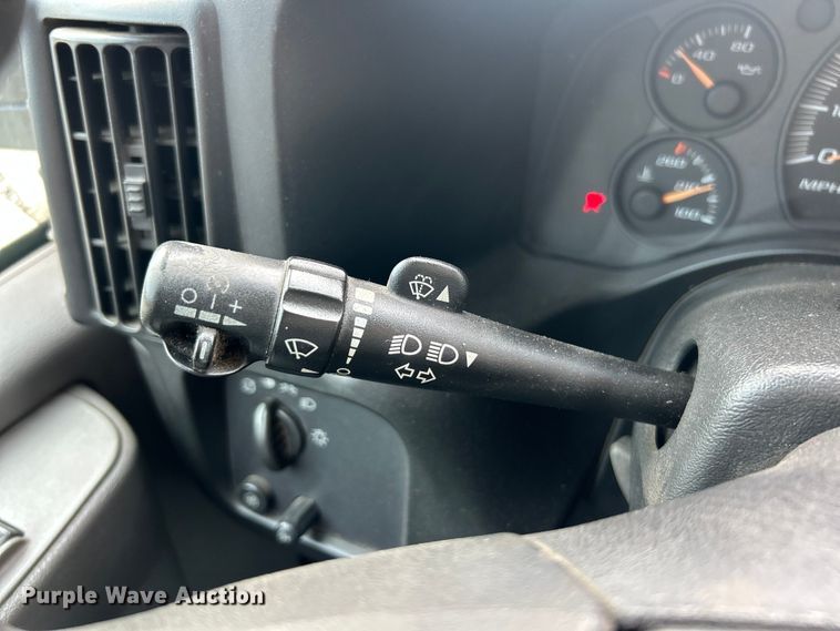 image for item ET3131 2005 Chevrolet Express 3500 refrigerated van