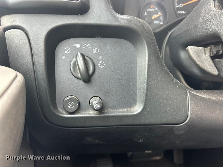 image for item ET3131 2005 Chevrolet Express 3500 refrigerated van