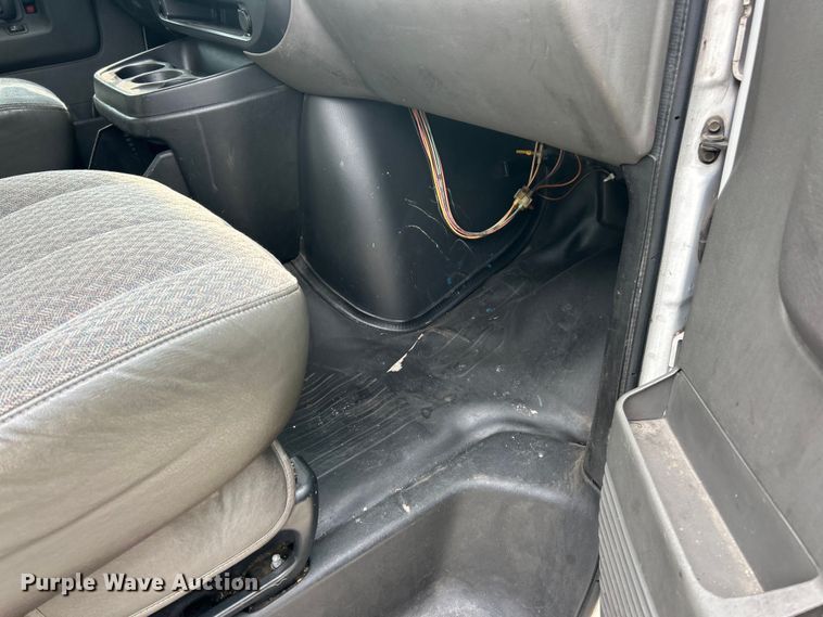 image for item ET3131 2005 Chevrolet Express 3500 refrigerated van