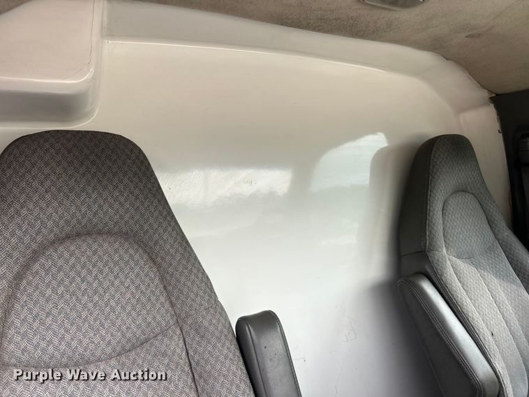 image for item ET3131 2005 Chevrolet Express 3500 refrigerated van