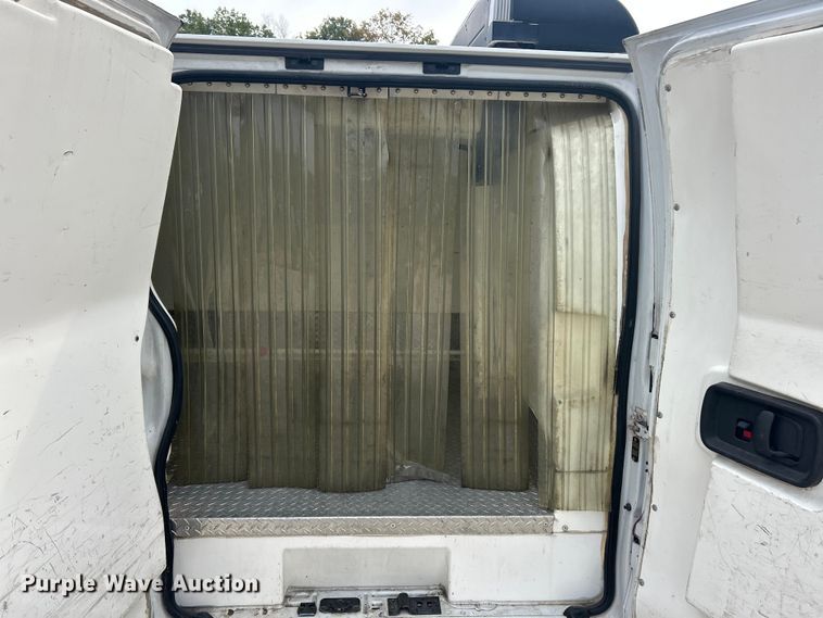 image for item ET3131 2005 Chevrolet Express 3500 refrigerated van
