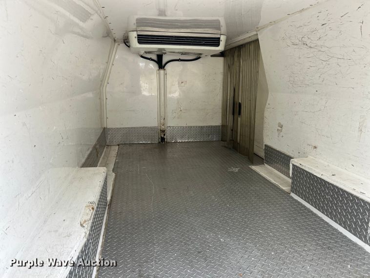 image for item ET3131 2005 Chevrolet Express 3500 refrigerated van