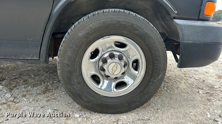 image for item ET3131 2005 Chevrolet Express 3500 refrigerated van