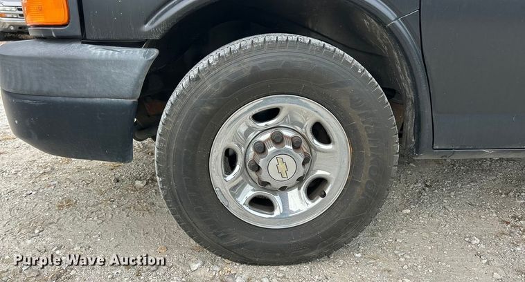 image for item ET3131 2005 Chevrolet Express 3500 refrigerated van