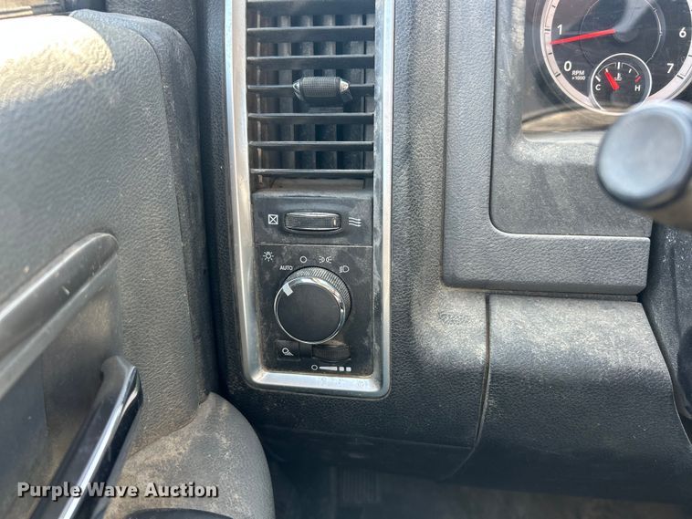 image for item ET3146 2014 RAM 2500 Crew Cab pickup truck