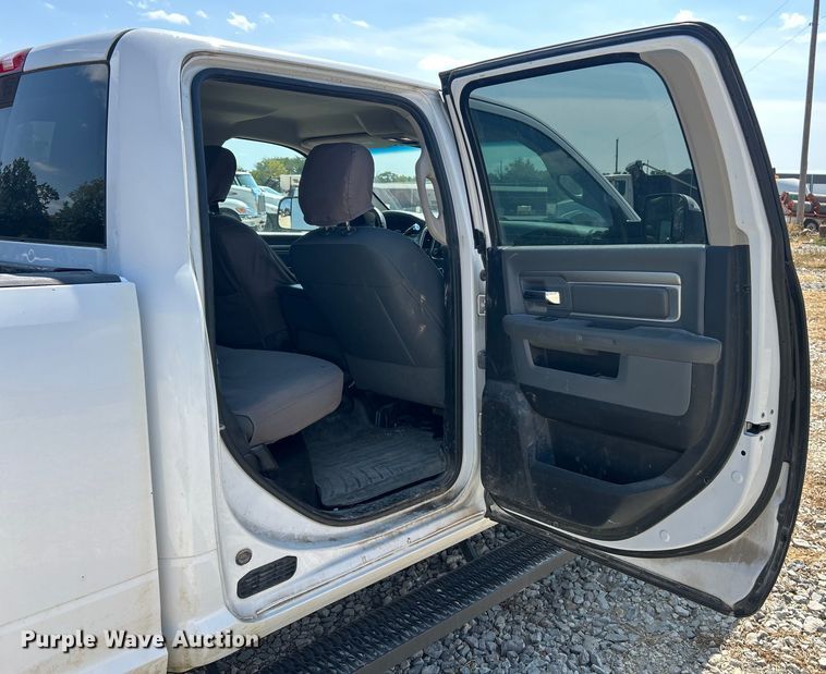 image for item ET3146 2014 RAM 2500 Crew Cab pickup truck