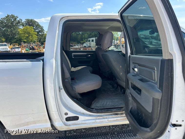 image for item ET3146 2014 RAM 2500 Crew Cab pickup truck