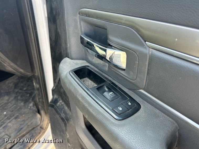 image for item ET3146 2014 RAM 2500 Crew Cab pickup truck