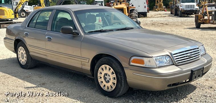 image for item ET3155 2003 Ford Crown Victoria Police Interceptor 