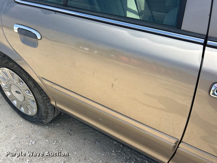 image for item ET3155 2003 Ford Crown Victoria Police Interceptor 